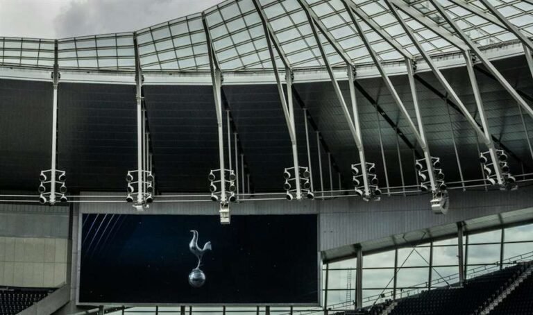 Arkivbild av Tottenham Hotspur Stadium.